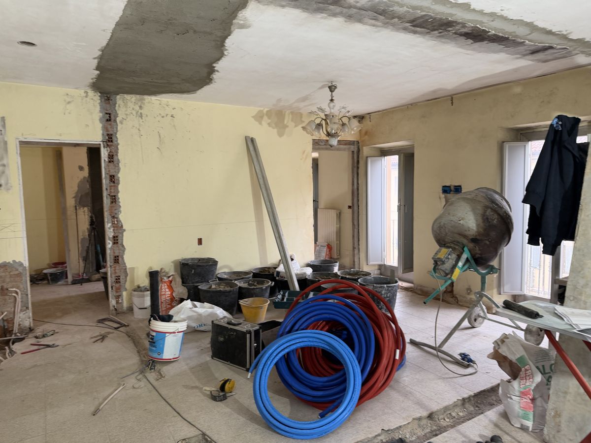 Cantiere in corso, impianti a vista